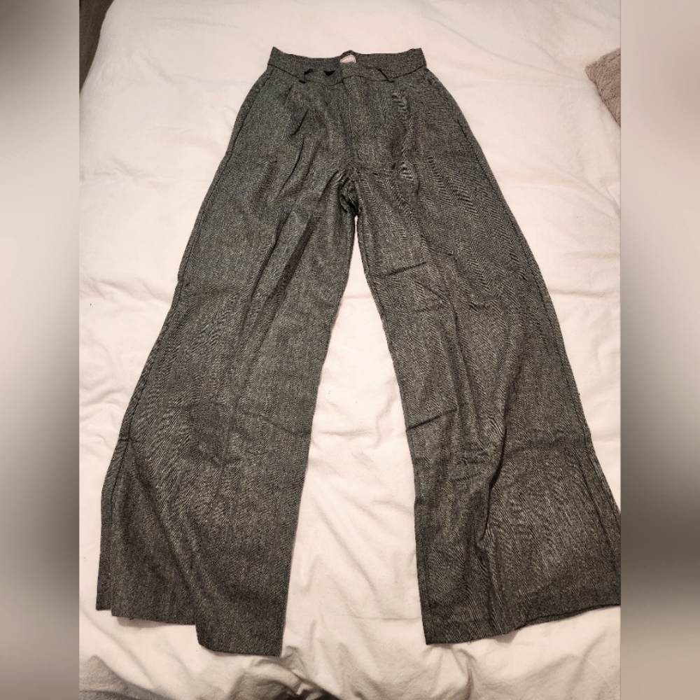 NWOT Gorgeous wide leg pant!